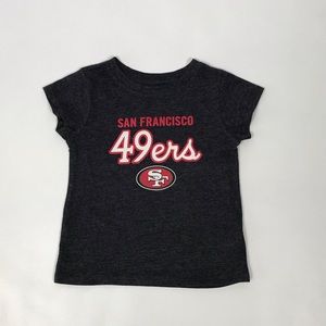 San Francisco 49ers t-shirt.